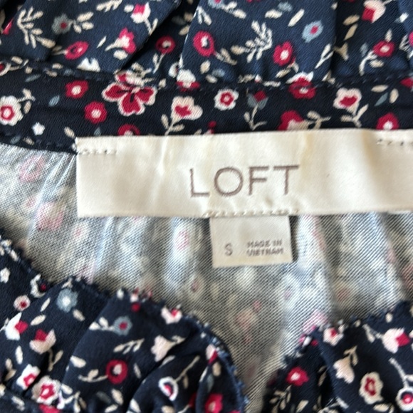 LOFT Floral Henley Blouse - Picture 3 of 4